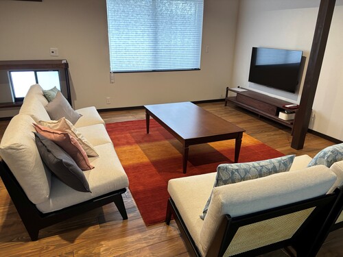 舟宿太平荘様 ソファ前に敷かれるてざわりER6169 LLサイズ