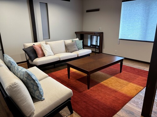 舟宿太平荘様 ソファ前に敷かれるてざわりER6169 LLサイズ